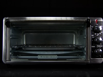 电影《时空旅人》横版海报，主角穿越时间隧道